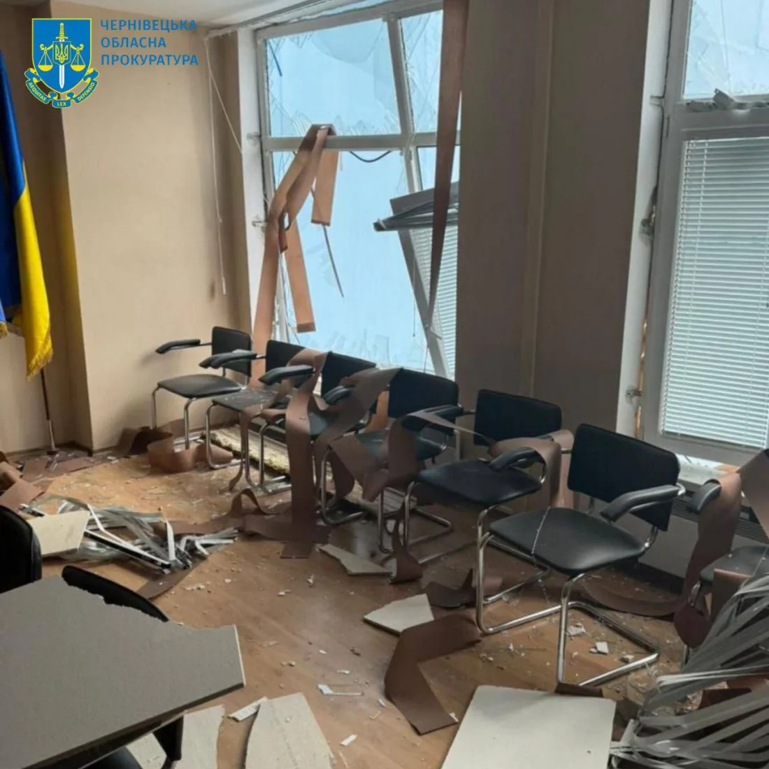 Офіс Генпрокурора опублікував фото пошкодженого уламками російської ракети енергетичного об’єкта на Буковині