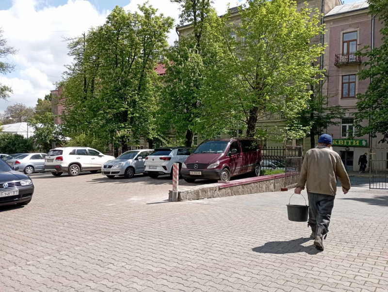 Ділянка на території собору Московського патріархату в центрі Чернівців стане платною парковкою