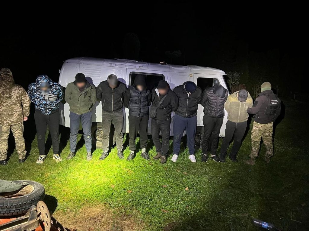 До Румунії за дев’ять тисяч доларів: на Буковині затримали ще сімох ухилянтів