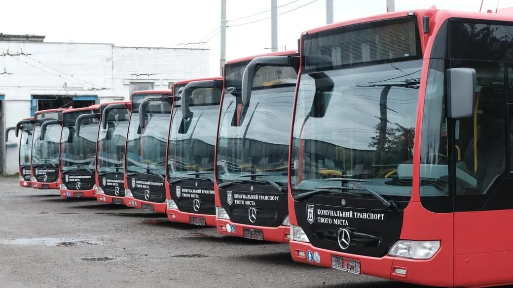 Інтервал руху не більше 10 хвилин: у Чернівцях на маршрути, які дублюють №№11 та 12, додали тролейбуси та автобуси