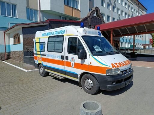 Колектив КНП «Сокирянська лікарня» придбав автомобіль швидкої допомоги для потреб прифронтової лікарні