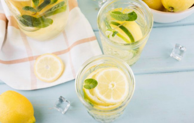 Лікарка пояснила, чи дійсно склянка води з лимоном додає здоров'я