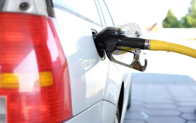 Масштабні удари по енергетиці спричинили попит на бензин: що буде з цінами