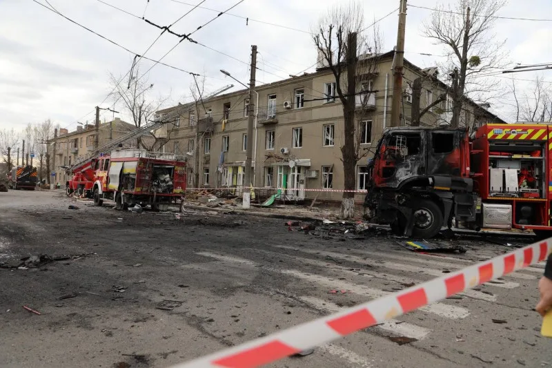 Мінімум п’ятеро загиблих, включаючи співробітників ДСНС: у Мережі показали результати ударів рашистів по Харкову