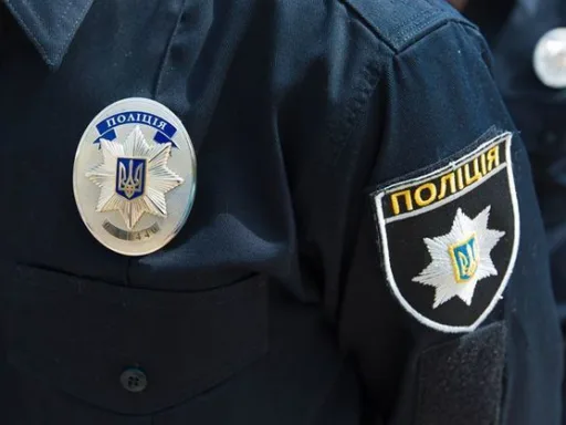 На Буковині слідчі поліції повідомили чоловіку про підозру у вчиненні домашнього насильства