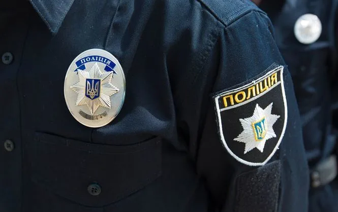 На Буковині слідчі поліції повідомили чоловіку про підозру у вчиненні домашнього насильства