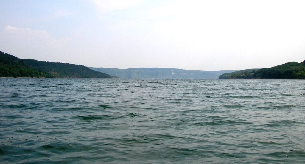На Дністровському водосховищі за два тижні рівень води опустився на понад 3 метри: чим це загрожує