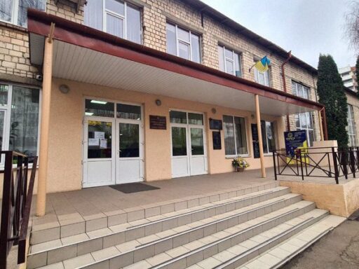 Непридатне сховище та рішення суду щодо цькування: результати аудиту гімназії №5 у Чернівцях