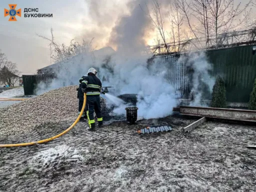 Пожежа в Чернівцях: загинула жінка, а чоловік, що її рятував, отримав опіки
