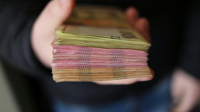 Скількох людей, які ухиляються від сплати податків, виявили у Чернівецькій області