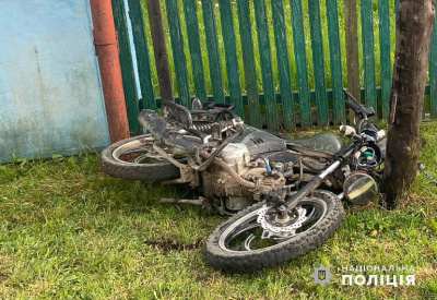 Смертельна ДТП на Буковині: мотоцикліст зіткнувся з електроопорою
