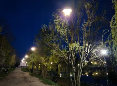 У Чернівцях на алеї біля набережної ставу парку "Жовтневий" відновили освітлення