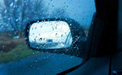 Як безпечно кермувати автомобілем у дощову погоду: патрульні з Чернівців дали поради