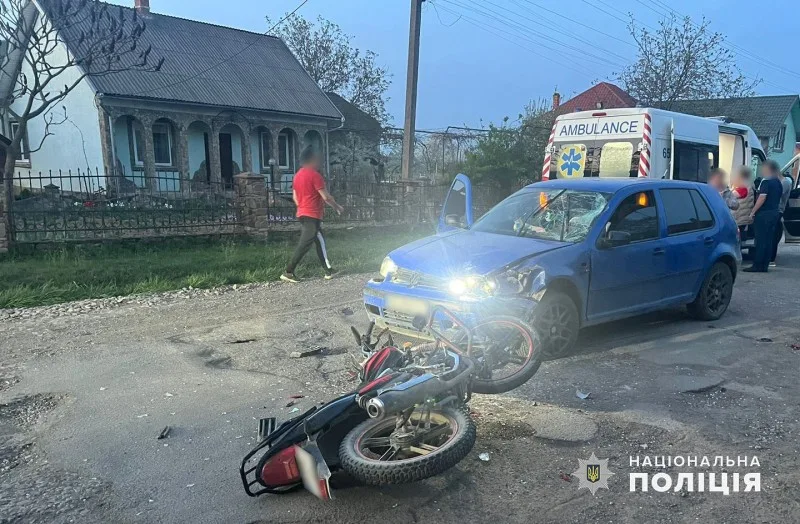Зіткнулися з автомобілем: на Буковині у ДТП травмувався водій мотоцикла і його пасажирка