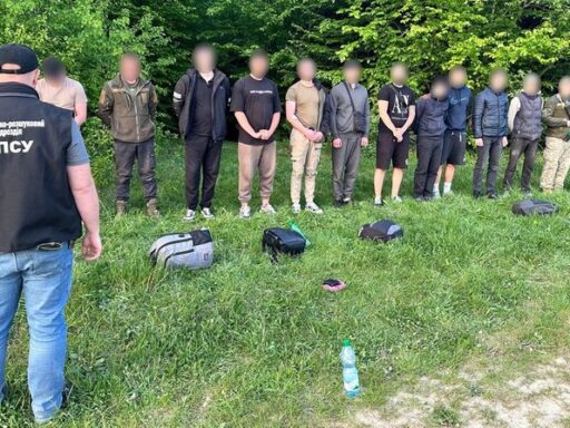 До Румунії за майже 50 тисяч євро: на Буковині затримали 7 чоловіків, які ймовірно намагалися незаконно перетнути кордон