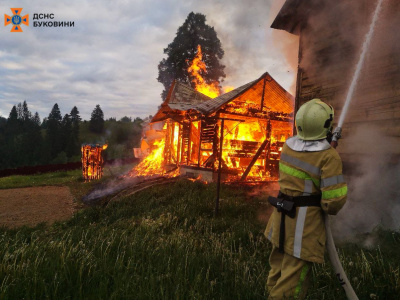 Горіли будинок та літня кухня: учора на Буковині трапилися три пожежі