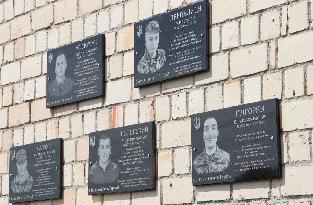 На Сокирянщині відкрили меморіальні дошки п’ятьом полеглим захисникам України