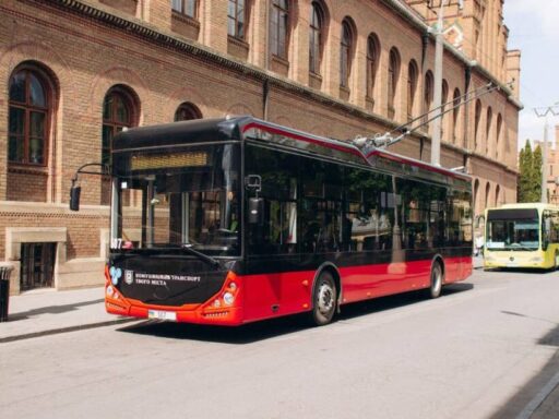 На Великдень у Чернівцях зміниться графік руху кількох маршрутів тролейбусів