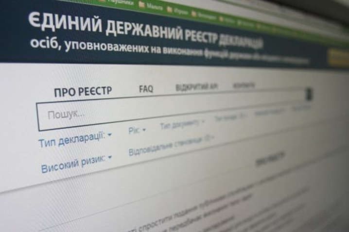 НАЗК перевіряє декларації шістьох держслужбовців та депутатів з Буковини щодо правдивості інформації
