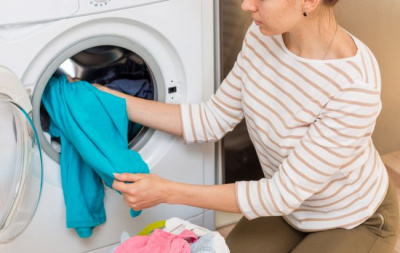 Не забувайте про це при пранні: 5 порад, щоб одяг не сів