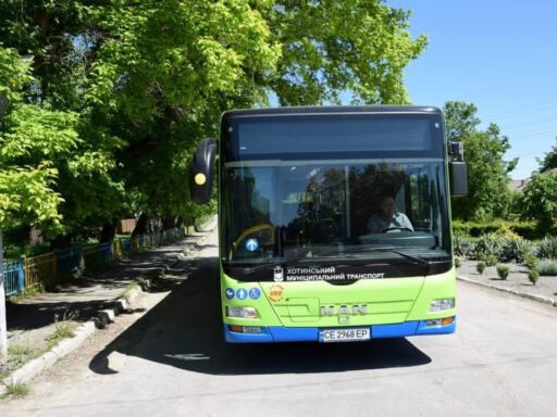 Як Олаф Шольц допоміг місту Хотину запустити безкоштовний міський популярний автобусний маршрут до села Атаки