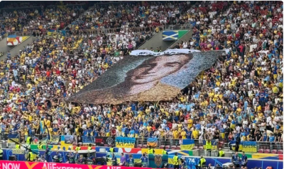 На матчі Україна — Бельгія розгорнули банер із загиблим військовим парамедиком