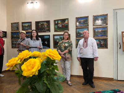 У Чернівцях відкрили виставку картин на склі «Крихітний відблиск минулого» фото та відео
