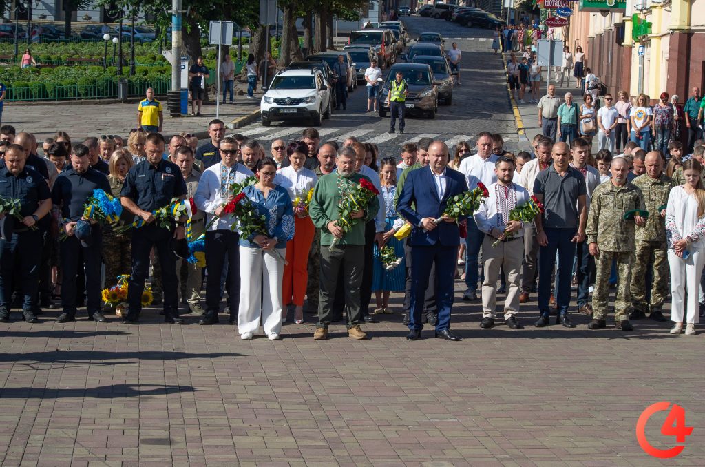 У Чернівцях відзначають День Конституції України (фоторепортаж)