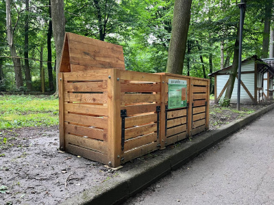 У парках Чернівців встановили дерев'яні компостери для органічних відходів фото