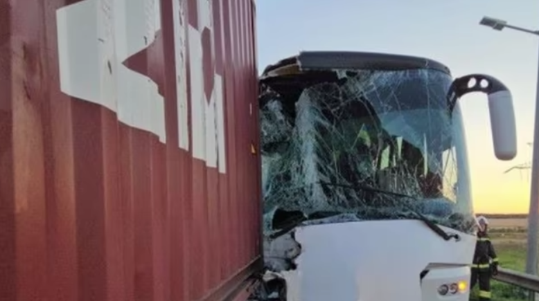 У Румунії автобус з українцями зіткнувся з вантажівкою, є постраждалі