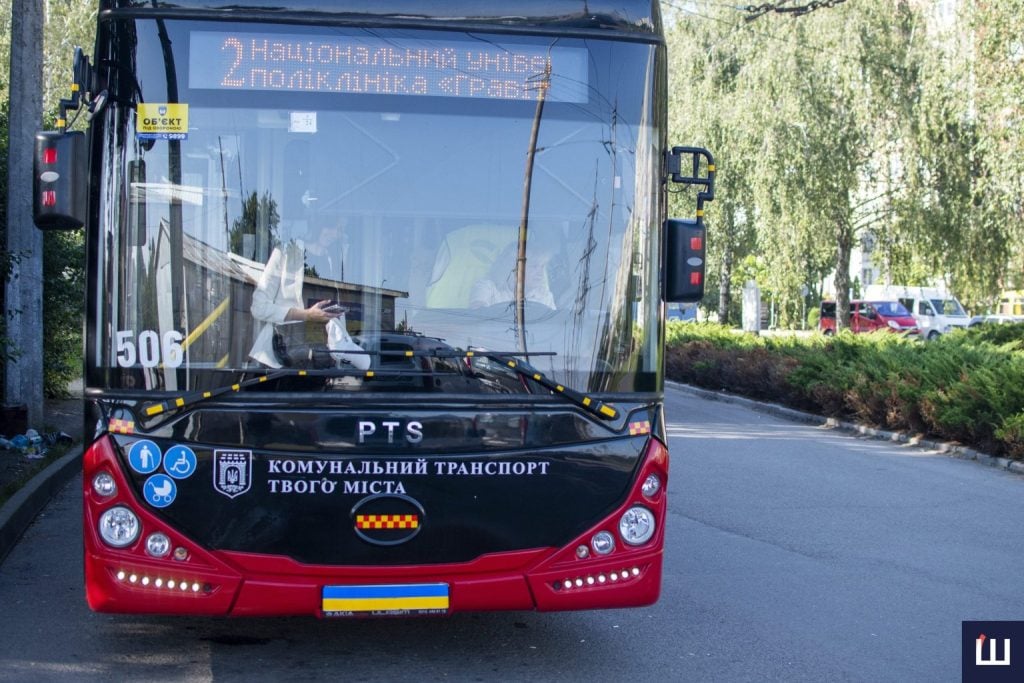 Відсьогодні у Чернівцях буде їздити менше автобусів та тролейбусів