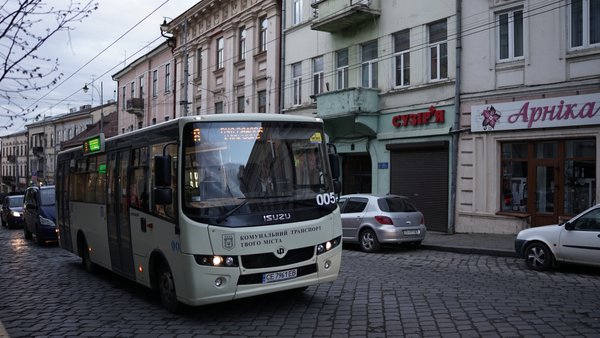 Через ремонт залізничного переїзду, який перетинає вулицю Коломийську автобусний маршрут №7 змінює схему руху