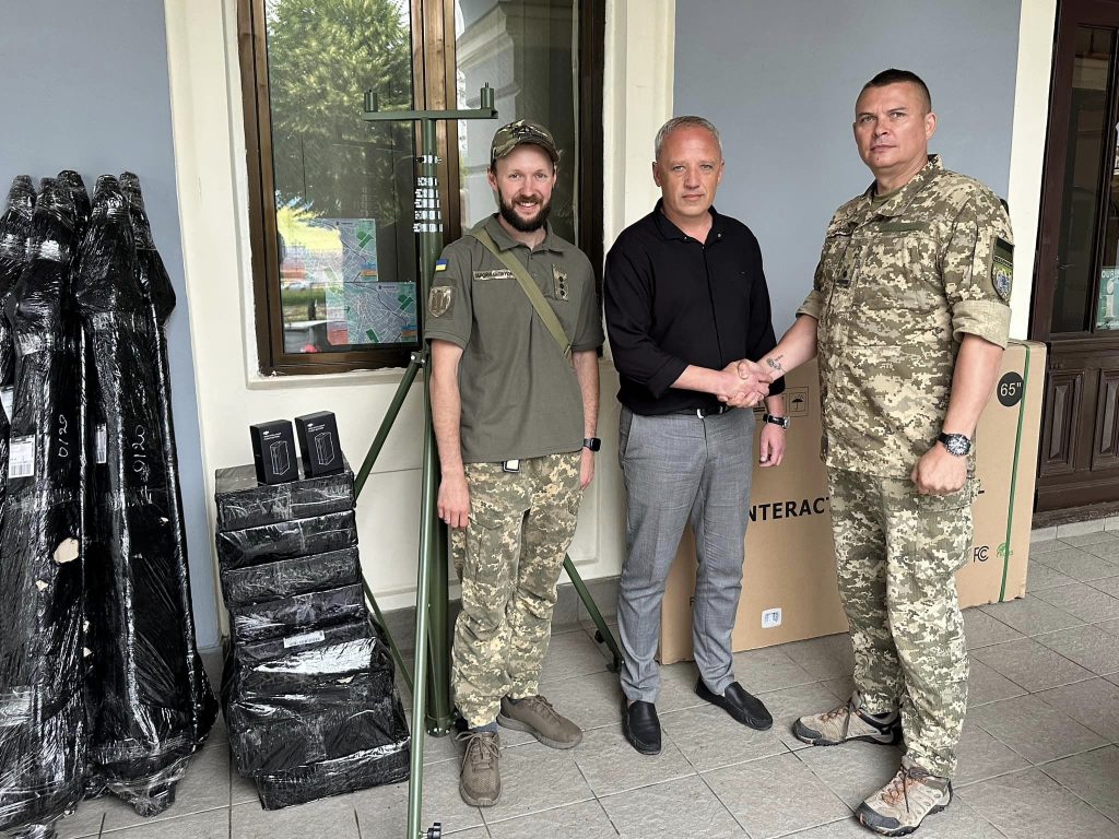 Чернівецька міська рада вкотре передала захисникам обладнання для боротьби з ворогом