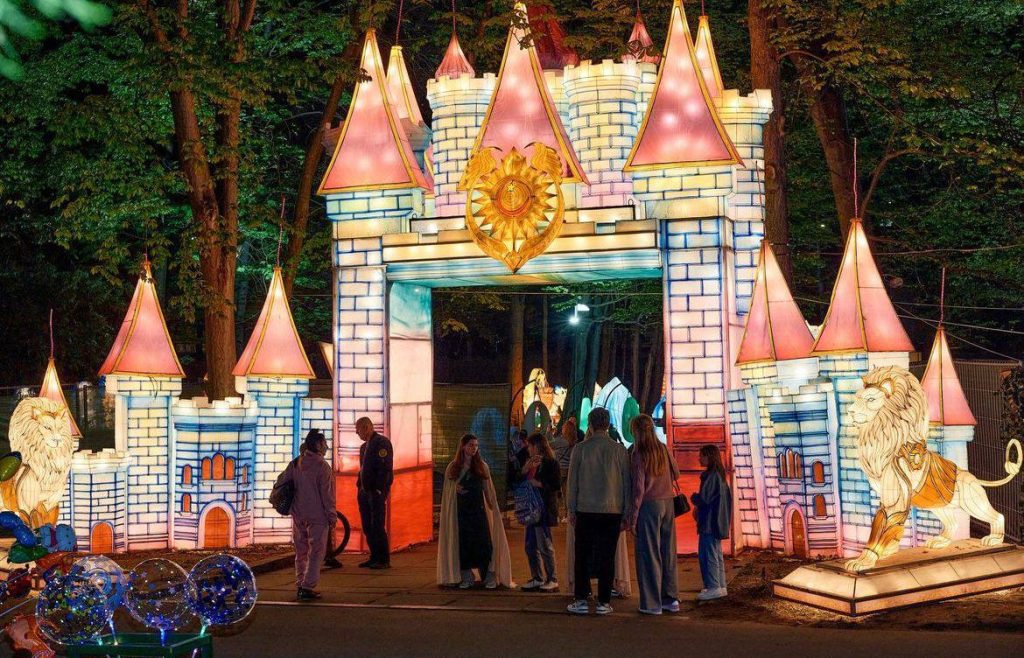 Десятки тисяч відвідувачів та допомога ЗСУ: у Чернівцях завершує роботу парк світлових ілюмінацій Lights&dreams