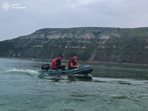 На Буковині досі шукають юнака, котрий зник під час купання: в місці зникнення глибина річки перевищує 50 м