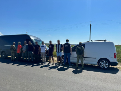 Невдала подорож: на Буковині прикордонники затримали групу порушників кордону