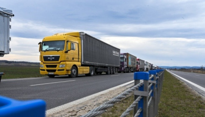 Пропуск вантажівок через кордон з Польщою відновлюється без жодних дозволів