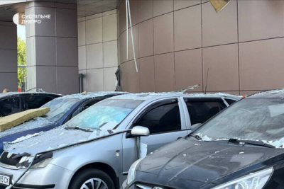 Російські окупанти пошкодили торговий центр у Дніпрі: є загиблі