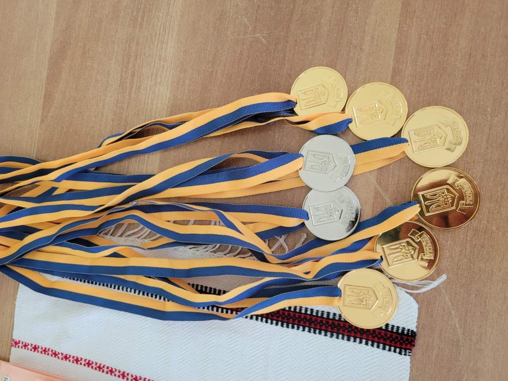 У Чернівецькій громаді цьогоріч 254 випускники отримали золоті та срібні медалі